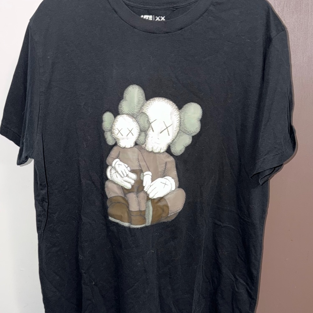 Uniqlo Black T-Shirt with Artistic Graphic